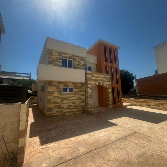 Moderna villa sa bazenom u Dobrim Vodama – Bar