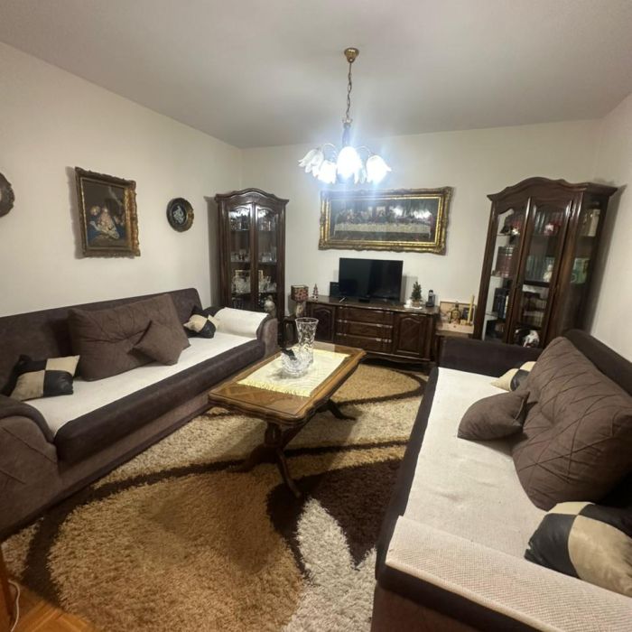 Dvosoban stan u strogom centru Bara